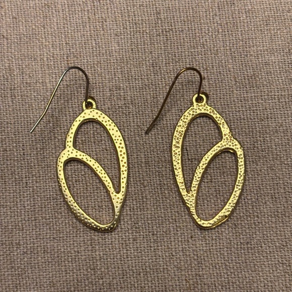 Matte Gold Geometric Oval Jewelry Set - Necklace & Earring Set - Picture 3 of 12